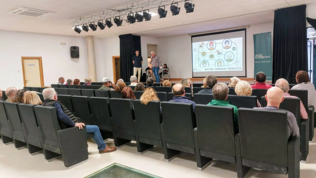D. José Duro Horcajada, Concejal del Excmo. Ayuntamiento de Alhambra inauguró la Presentación de la Comunidad Energética Local de Alhambra