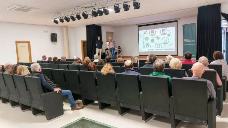 Alhambra acoge la presentación de la Comunidad Energética Local con expectación