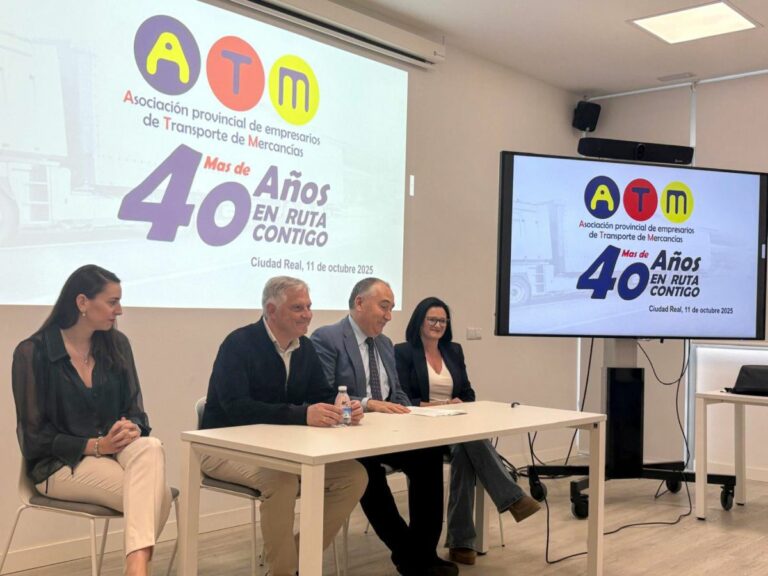 Zarco remarca la importancia del sector del transporte por carretera como motor de desarrollo económico en la provincia