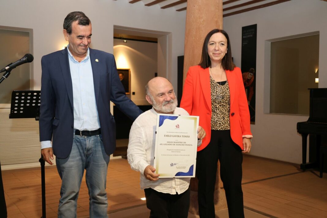 Emilio Gavira, nombrado Gran Maestre de 'El Legado de Sancho Panza' por la Sociedad Cervantina de Alcázar