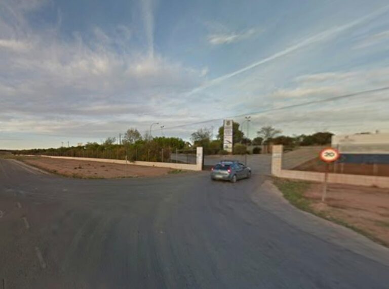 Controlado el incendio en la planta de tratamiento de residuos de Alcázar