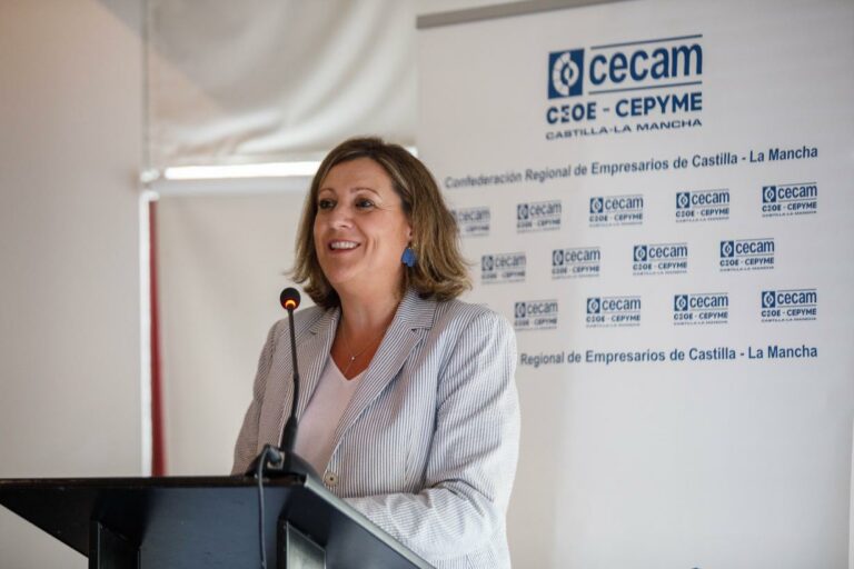 La convocatoria de ayudas a la contratación indefinida amplia su crédito hasta los 4,9 millones de euros para alcanzar medio millar de contrataciones