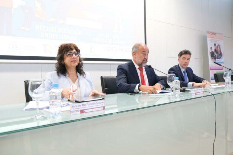 Más de 350 docentes de la región podrán beneficiarse gratuitamente de las siete microcredenciales impulsadas por el Gobierno regional y la UCLM