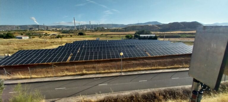 Ayuntamiento y Aguas de Puertollano ponen en marcha una instalación fotovoltaica en la EDAR para reducir el consumo energético