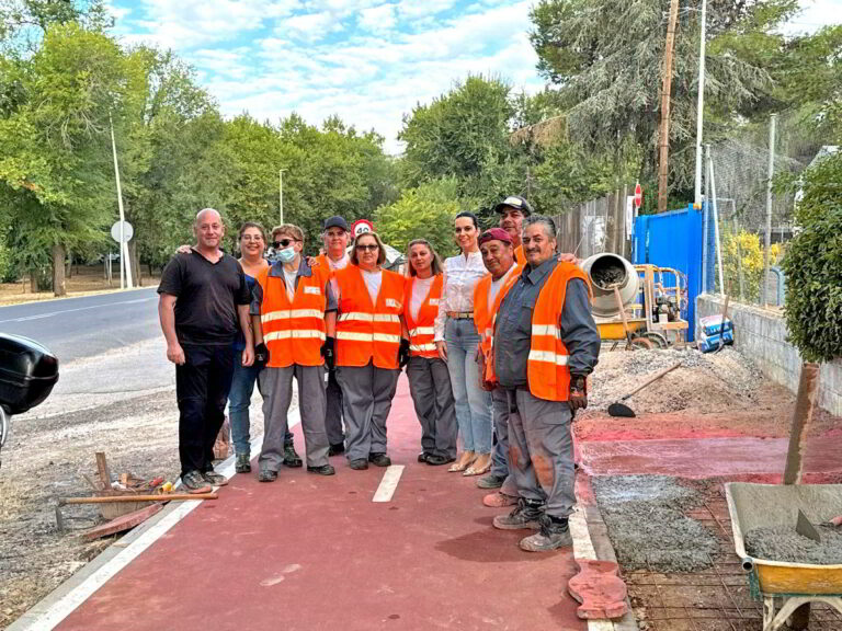 Puertollano: Trabajadores del programa Taller+ urbanizan el carril-bici en el entorno del Pozo Norte