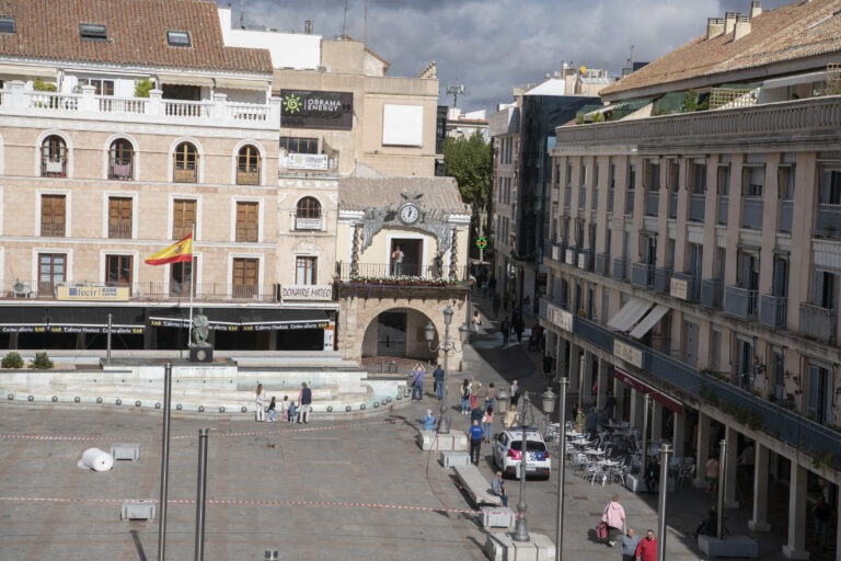 Cs propone renovar el pavimento de la Plaza Mayor y mejorar la iluminación del Parque de Gasset