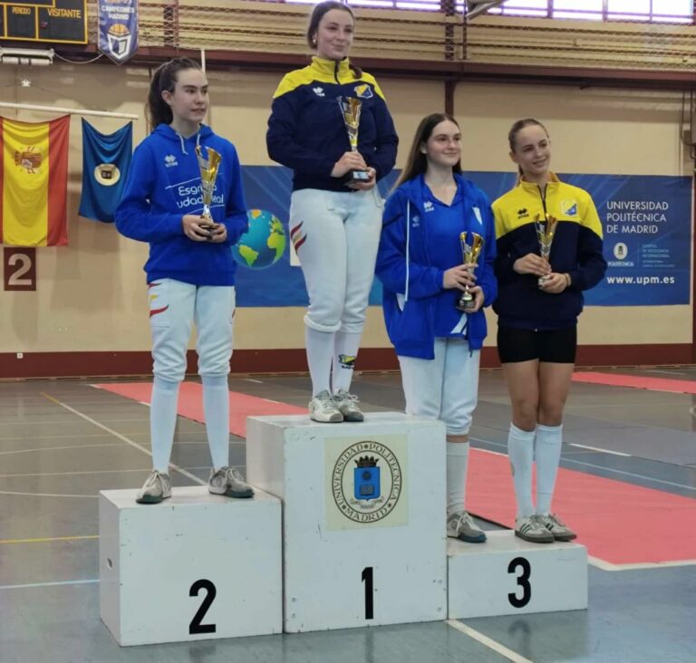 Medalla de Plata para Ana Molina Arcos, del Club Esgrima Ciudad Real, en el Torneo Nacional Cadete