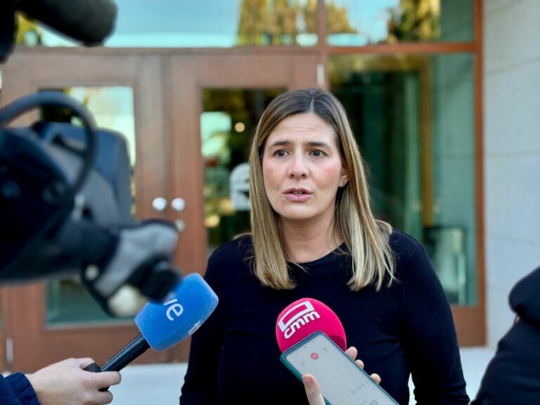 Agudo pregunta si Page y Sánchez van a pedir perdón por lo que está ocurriendo alrededor de su partido «que avergüenza a los españoles»