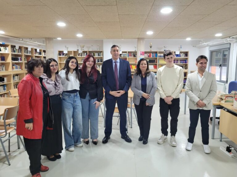 Puertollano: El Gobierno regional felicita al IES ‘Dámaso Alonso’ tras alzarse con el premio del concurso para la creación del lema y las piezas audiovisuales UCLM
