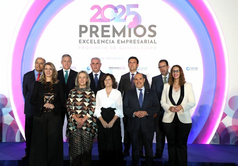 Eurocaja Rural entrega el galardón ‘Establecimiento Comercial’ en los premios ‘Excelencia Empresarial 2025’ de CEOE-CEPYME Guadalajara