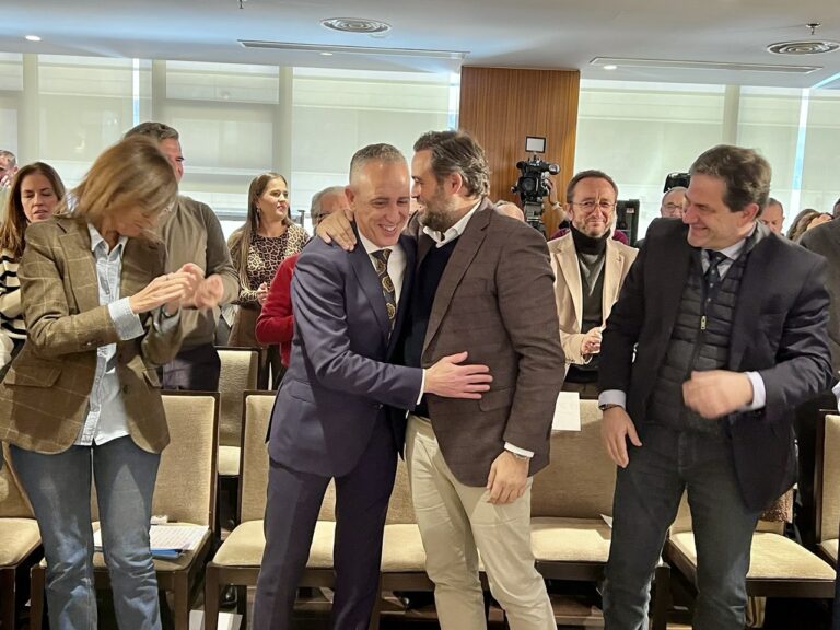 El alcalde mago de Puertollano ya tiene, oficialmente, carné y partido