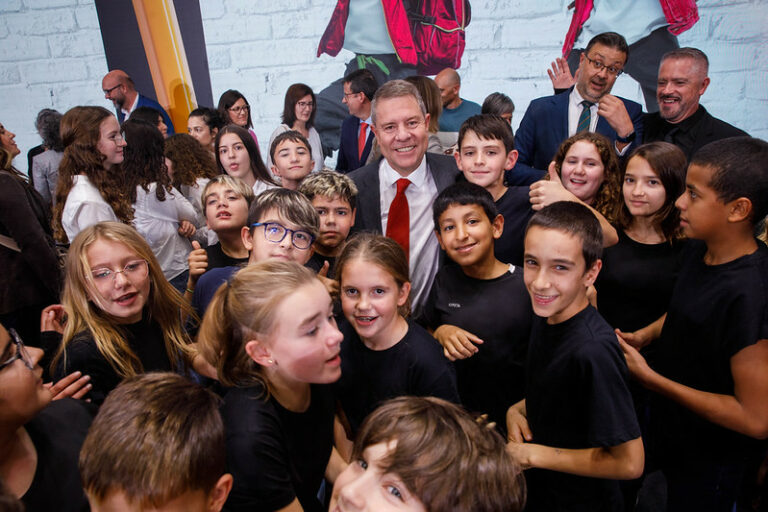 García-Page sitúa a la Educación como la razón de ser de la autonomía y “una inmensa prioridad” cuyo presupuesto seguirá creciendo en 2026