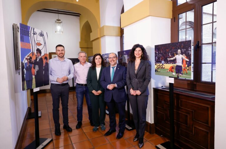 Las Cortes regionales celebran “la mejor Constitución” con un acto institucional, visitas teatralizadas, iluminación de la fachada y una exposición de los 40 años de Efe