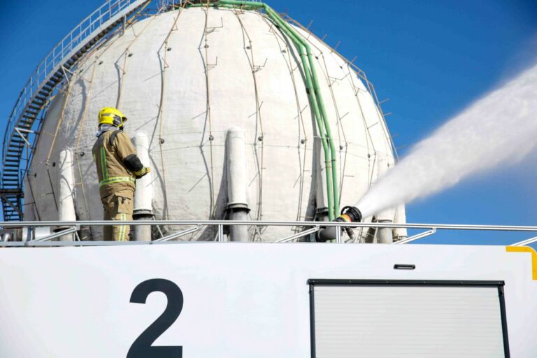 Supuesta fuga de propano en las «esferas» de Repsol: Así ha sido el gran ensayo del Plan de Emergencia Puertollano