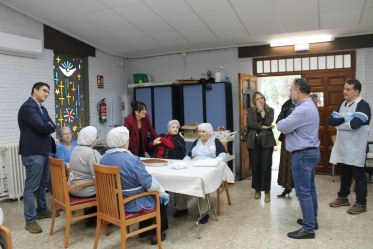 Blanca Fernández anuncia una inversión de 665.000 euros para climatizar las viviendas de la Ciudad de Matrimonios y mejorar los sistemas de seguridad y comunicación