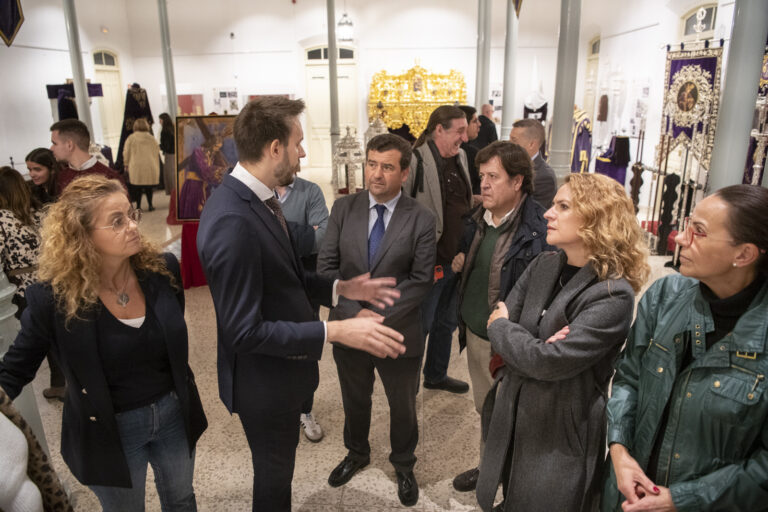 La Hermandad del Nazareno recorre sus trescientos años de historia a través de una exposición de su patrimonio