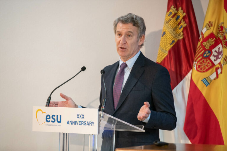 Feijóo, sobre las negociaciones para suceder a Mazón: «Nosotros vamos a intentar cumplir con el pueblo valenciano»