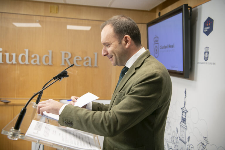 El equipo de Gobierno pretende poner la “primera piedra” de los presupuestos antes de fin de año y espera respuesta de Vox para bajar el IBI