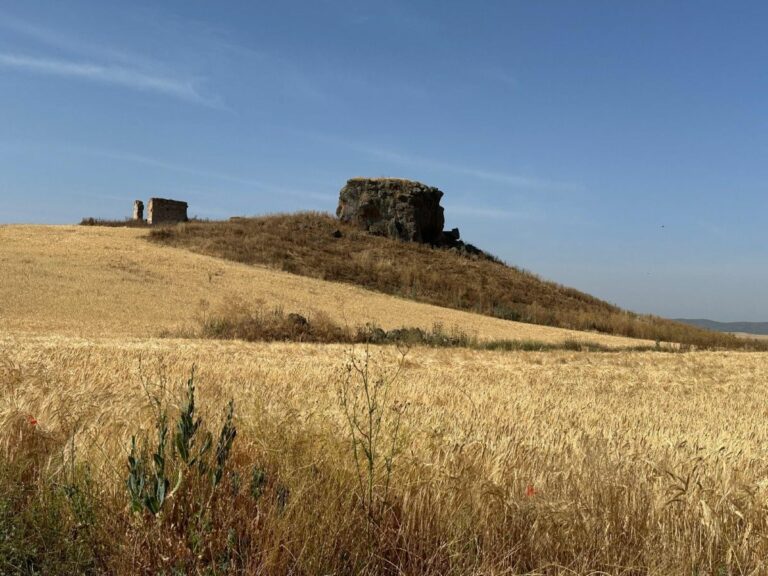 Ciruela, la aldea de Ciudad Real que se construyó entre volcanes