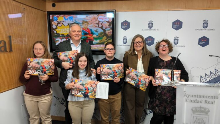 Ciudad Real: Down Caminar presenta su calendario solidario 2026 inspirado en películas Disney