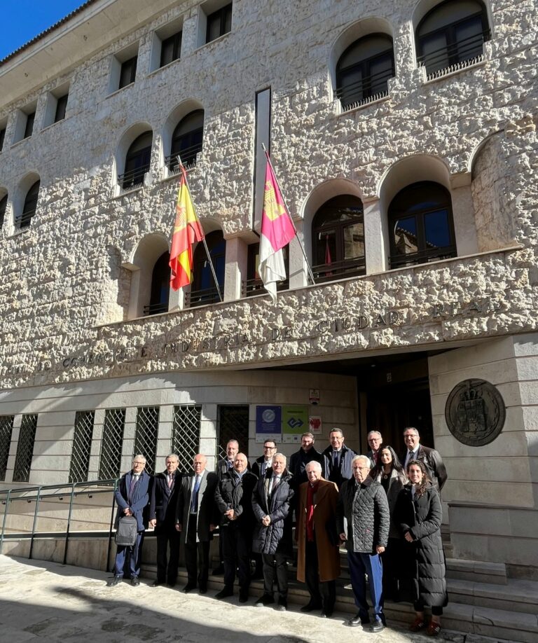 El alcalde de Ciudad Real, Francisco Cañizares, clausura la reunión del consejo consultivo de Asepeyo en Castilla-La Mancha