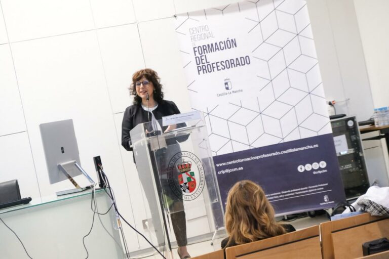 El Ejecutivo regional ensalza el papel de las comunidades de aprendizaje, que implican a 15 centros, unos 300 docentes, más de 2200 escolares y en torno a 500 voluntarios  