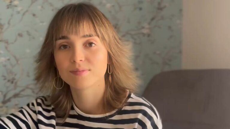 María Ruiz, de Bolaños de Calatrava, gana el concurso de CMM ‘Esta Navidad canta con Rozalén’