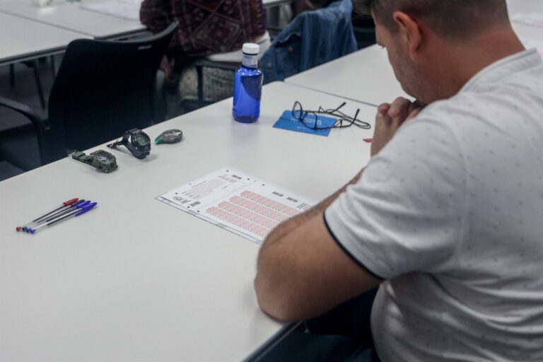 Más de 4.800 opositores se presentan este sábado a 1.000 plazas de funcionarios locales con validez nacional