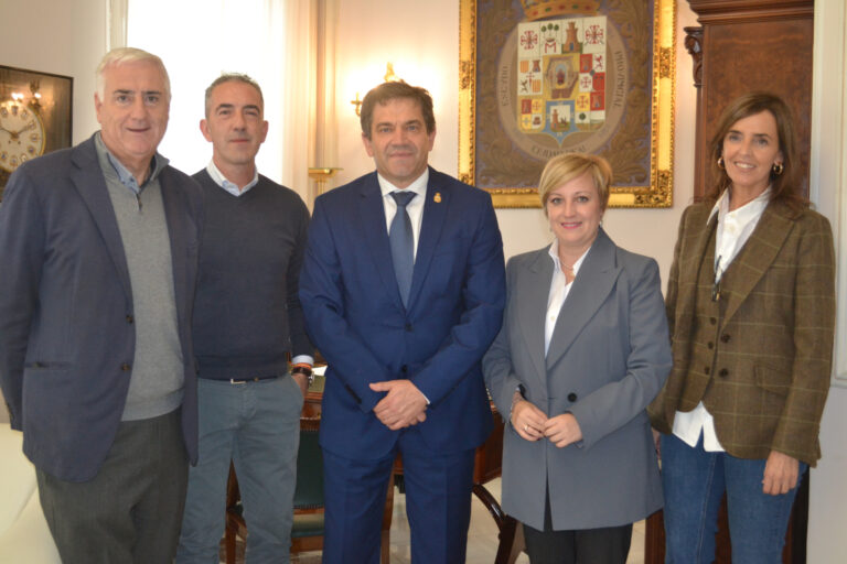 Valverde muestra el interés de la Diputación por colaborar en la conmemoración del V Centenario del ministerio sacerdotal de San Juan de Ávila