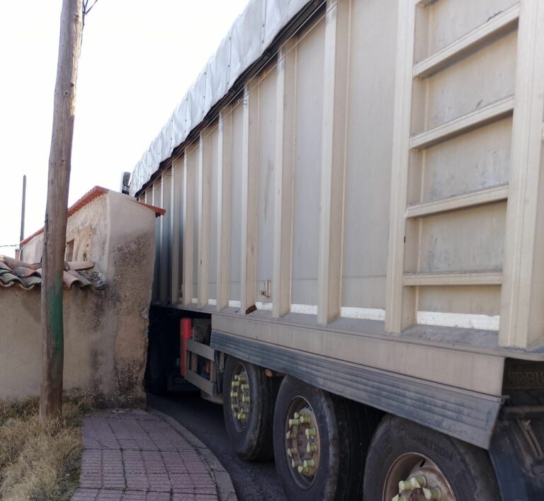 Prosigue el miedo entre los vecinos de Veredas por el paso de gigantes articulados