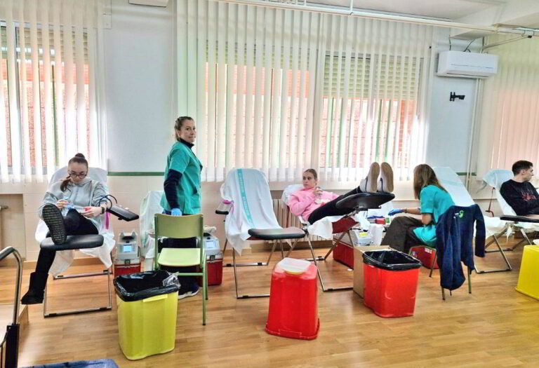 Puertollano: Medio centenar de donaciones en el IES Leonardo da Vinci en las VII jornadas de sangre