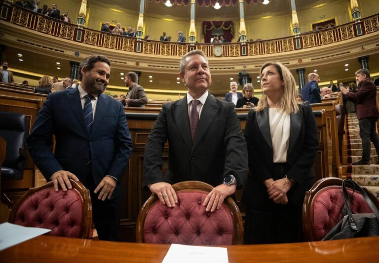 El Estatuto de C-LM arranca en el Congreso con cruce de dardos entre la «legitimidad» de Page y el «tiempo nuevo» de Núñez