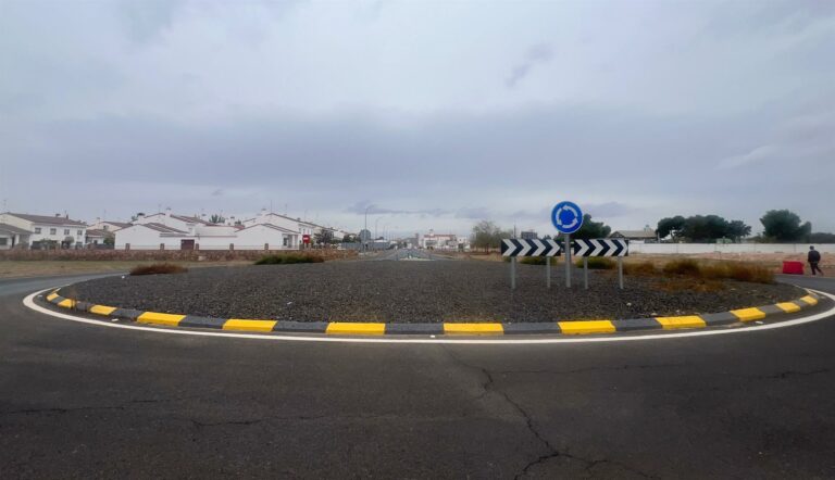 Defensa autoriza la instalación de un helicóptero BO 105 en la rotonda del barrio de Los Molinos de Almagro