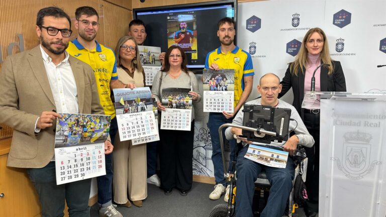 Personas con parálisis cerebral y jugadores de Balonmano Caserío de Ciudad Real protagonizan el calendario de Aspacecire