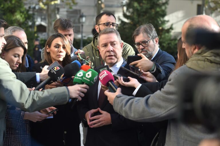 Page recuerda a Lambán durante su homenaje en el Senado: «Coincidíamos en muchos valores y principios»