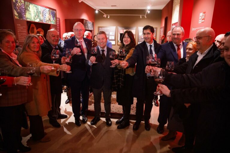 El vino volcánico del Campo de Calatrava estrena su centro de interpretación en Carrión