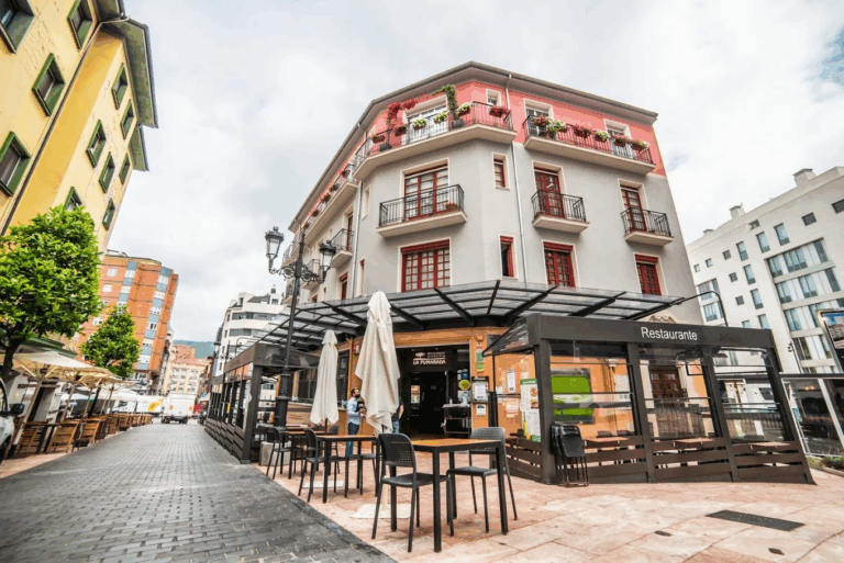 La Pumarada: Cinco generaciones levantando Asturias a culinos