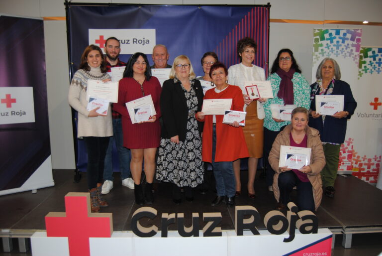 Cruz Roja celebra el Acto de Reconocimiento a la Acción Voluntaria homenajeando a trece personas voluntarias de la provincia