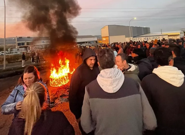 Seguimiento total en la segunda jornada de huelga del metal, con carga policial usando material antidisturbios en Puertollano