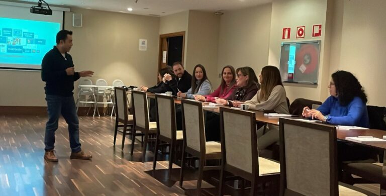 Medio centenar de autónomos y emprendedores participan en el taller “TikTok para vender productos” organizado por el Ayuntamiento de Puertollano