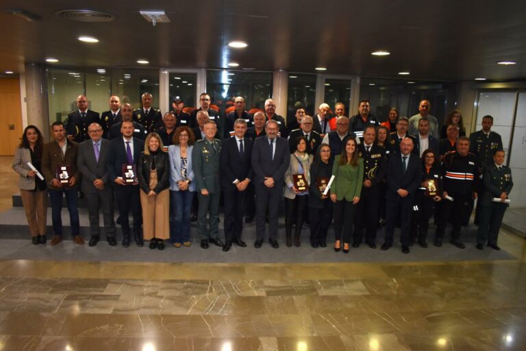 El Gobierno regional ha destinado más de 3,6 millones en ayudas para uniformidad y material de emergencias para Protección Civil desde 2016