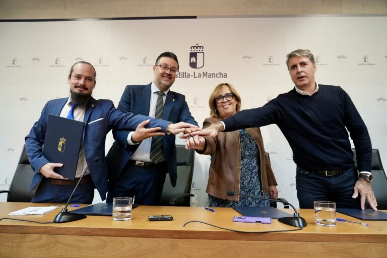 Castilla-La Mancha firma un convenio con las federaciones regionales de Folclore y bandas de música “en apoyo a la Cultura como seña de identidad”