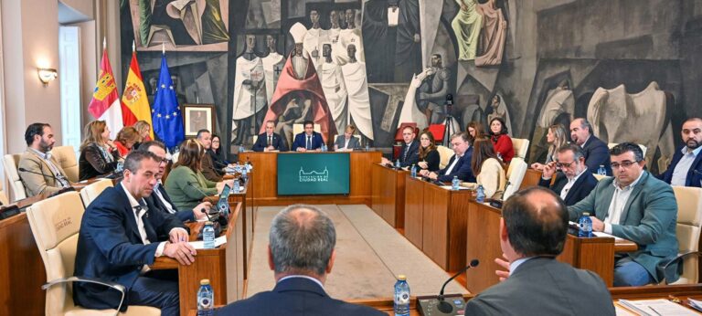 Valverde plantea un grupo de trabajo de cara a Fenavin frente a la reclamación del PSOE de una comisión especial