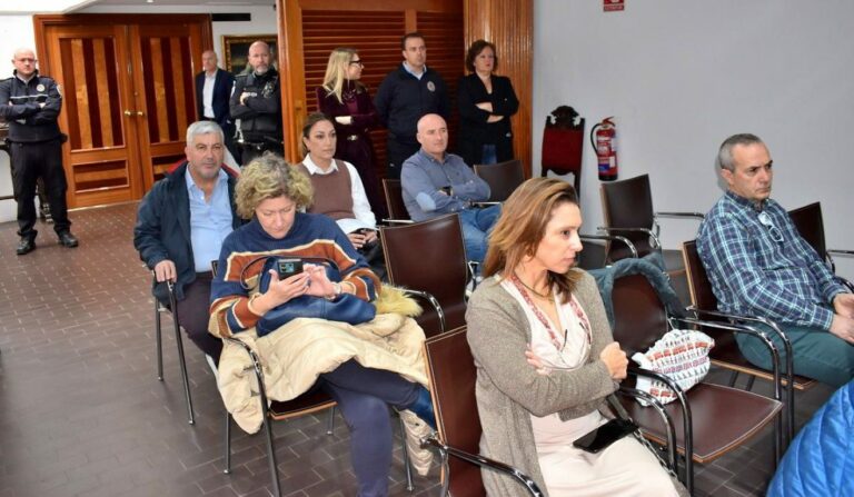 Puertollano: El equipo de Gobierno amplía por sorpresa la mejora salarial vía RPT de funcionarios, un «golpe de efecto» rechazado por la oposición