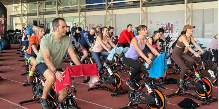 Puertollano: Más de 500 personas pedalean por una causa solidaria en el Desafío 12 horas Ciclo Indoor 2.0