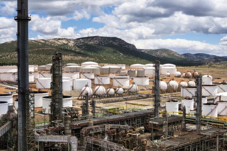 El Complejo Industrial de Puertollano inicia su parada de destilación con una inversión de más de 40 millones de euros