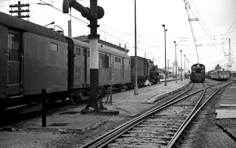 El historiador local del ferrocarril Agustín Jiménez Cano felicita al Ayuntamiento y a Adif por la incorporación a nuestra ciudad de un galibo y una aguada, ambos elementos históricos