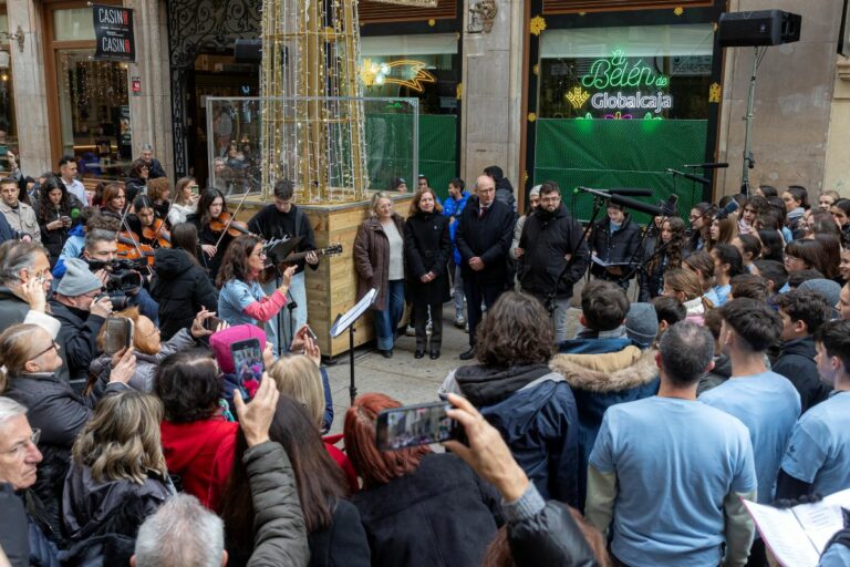 Globalcaja da la bienvenida a la Navidad en Albacete con un Belén cargado inclusión