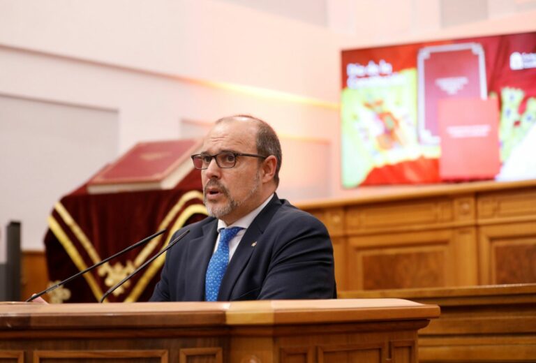 Los ‘Premios Diké’ de las Cortes Regionales reconocen a la agencia de la ONU en Palestina, Rozalén y los municipios de Villamalea y Tarazona por su labor en Derechos Humanos