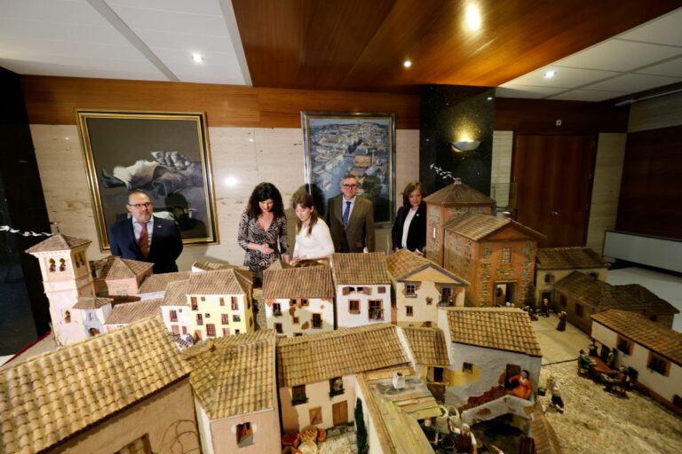 Abre al público el belén de las Cortes de Castilla-La Mancha en “un homenaje a la ciudad de Toledo”